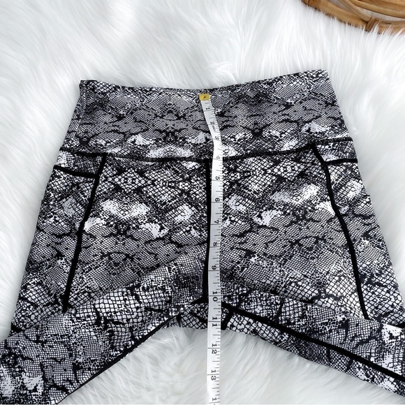 Zyia Active Cobra Metallic Light n Tight Capri Crop Leggings Snakeskin High Rise - Picture 11 of 14